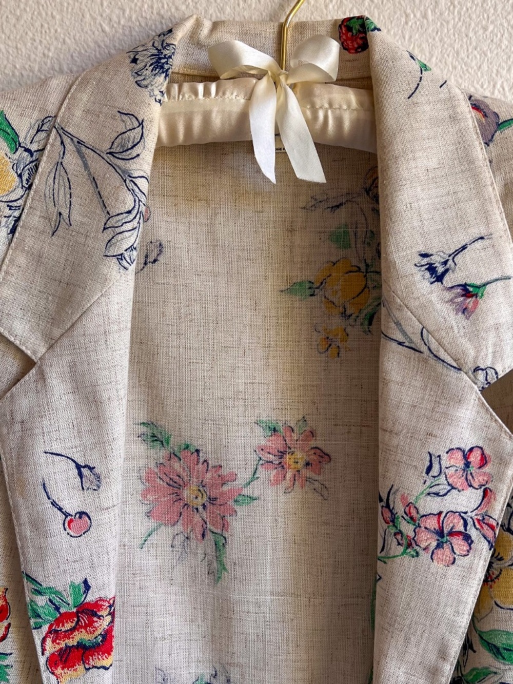 Vintage 1970s Cream Blazer With Summer Florals (M/L) - Picture 6 of 14